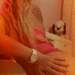 Cinderella Elite Escort Nutte Berlin für Natursekt Service über Sex Rotlicht Anzeigen 24 Std Termin buchen