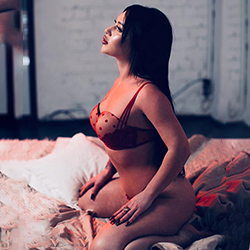 Reesa 2 Escort Liebesdienerin Mönchengladbach für Vibratorspiele mit Begleitservice diskret buchen