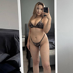 Berlin Escort Reeza Asien exotic seductress for erotic oil massage